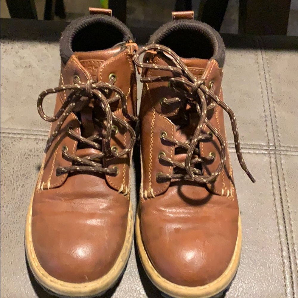 Boys Size 2 boots